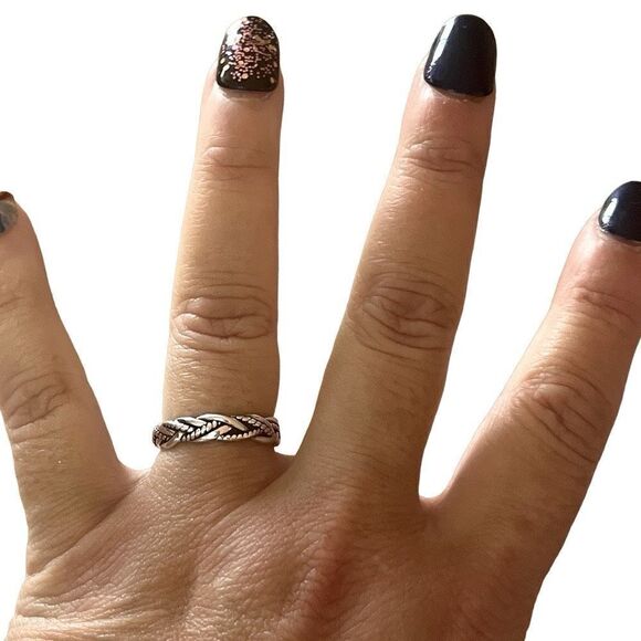 The Dainty Weave Ring in antiqued 925 silver - Picture 10 of 12